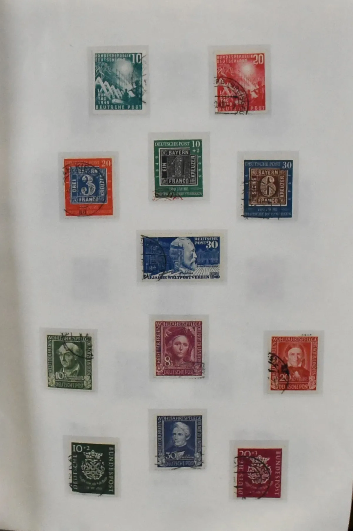 Strefy zachodnie/RFN, 1945-2001, dwa ciężkie własnoręcznie wykonane albumy z kolekcją stemplowaną, w tym części Bizonia, Rada Kontroli, strefa francuska, RFN od 1949 ze wszystkimi początkami w tym…