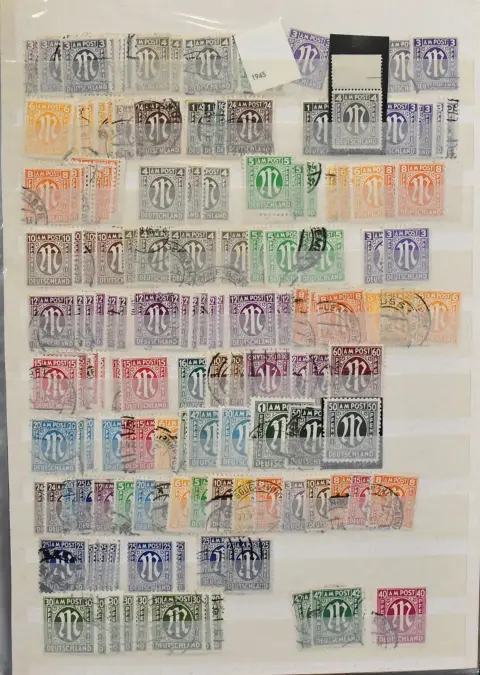Bizone, partia około 1300 wartości, bogata w odmiany, w tym dużo AM-Post, m.in. dwa razy nr 35 st. (stempel niecertyfikowany), dwa razy blok 1, nr 101/10 wielokrotnie itd.