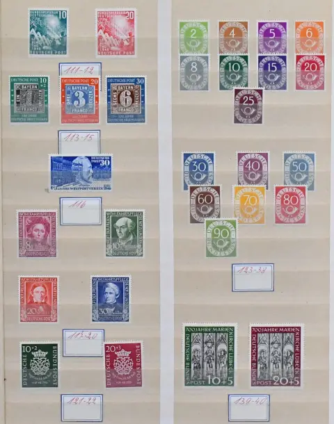 Bund, 1949-1969, kpl. postfrische (einzelne Werte ungebr.) Sammlung im Steckbuch, ab Bundestag, mit Nr. 113/15, 116/20, Posthorn kpl., 139/40, 141/42, allen…