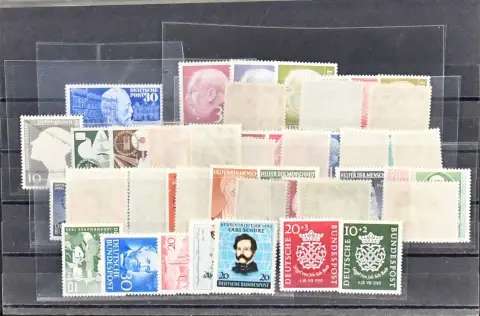 Niemcy, 1949-1954, dobry lot stan idealny bez podlepki lepszych wczesnych wartości, w tym nr 116, 121/22, roczniki 1952/53 kompletne, oraz Heuss I z nr 189. Mi. 1150,-