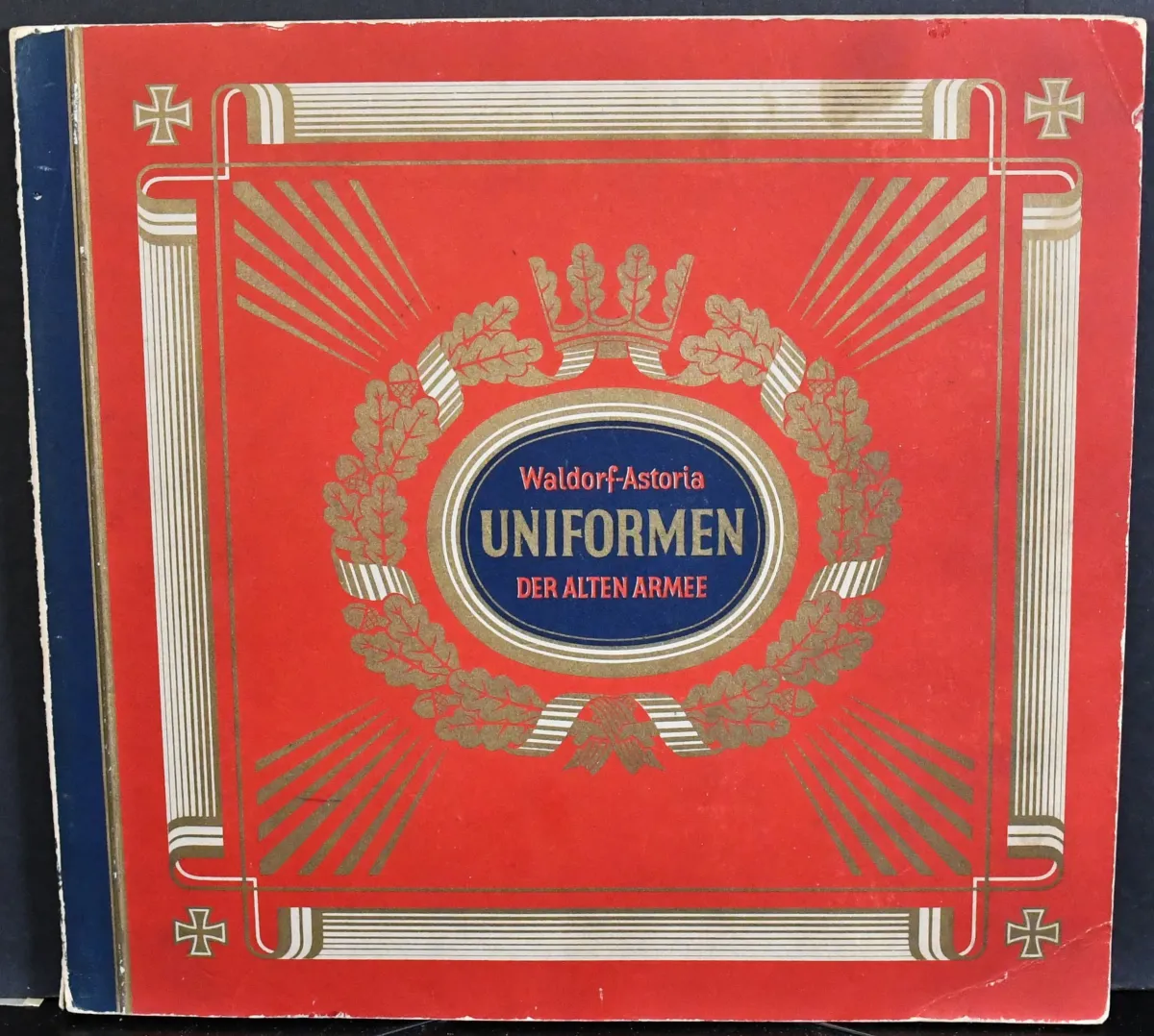 "Uniformen der alten Armee", hg. Waldorf-Astoria, Zigarettenfabrik München (ca. 1930), komplett mit kl. Einbandschäden