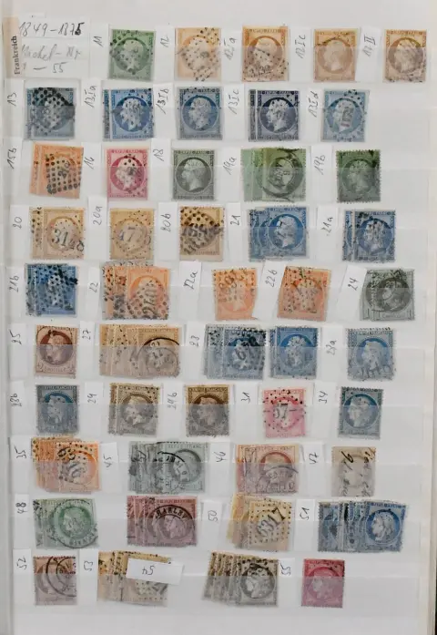 Франция, 1849/1990, разнообразная партия из 8500 гашёных марок начиная с классики, в двух толстых книгах для наклеек. Только марок Ceres и Napoleon более 100, начиная с № 11, с № 15/16, 18/22, 45/55, много «Аллегории» до 5 Fr., № 144/51 (гашёные), 212/14 и т.д. Благодаря количеству огромный каталоговый вес