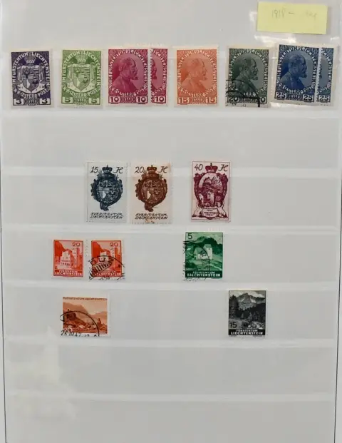 Liechtenstein, czysta kolekcja, od 1970-2016 kompletna, w dwóch jak nowych albumach przedrukowych Leuchtturm. Sama ważna wartość nominalna po 1996 wynosi 1080,- CHF. ...