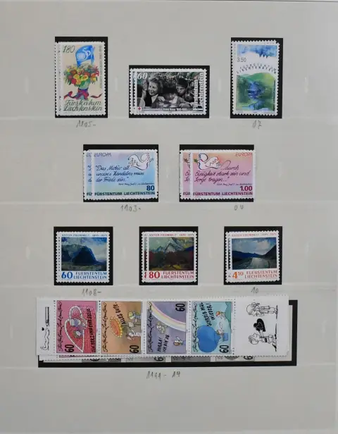 Liechtenstein, 1965-2000, bardzo kompletna kolekcja pocztowa w dwóch albumach SAFE, z wieloma dodatkami jak małe arkusze i arkusze, liczne dubelty, dokumenty i całostki