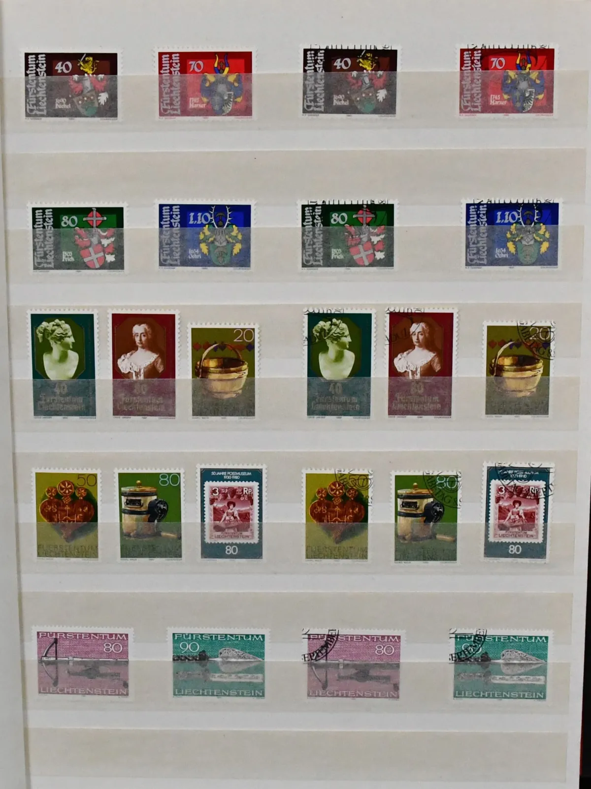 Liechtenstein, 1980/2001, both postfr. and versandstellengest. each complete collection in two albums. Mi. 2250,-, of which 200,- SFr. postfr. valid nominal after 1996