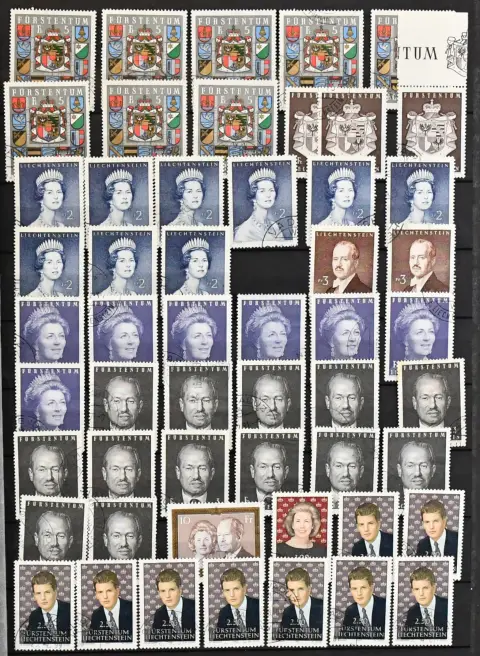Liechtenstein, mint and used dealer compilation of the 80s/90s, with among others 44,- CHF mint valid face value (= 45,- Euro), miniature sheet no. 734 mint and used (Mi. 175,-), service no. 20/34 mint (100,-), 57/68 seven times mint incl. a sheet corner block of four, etc. Mi. 1000,-