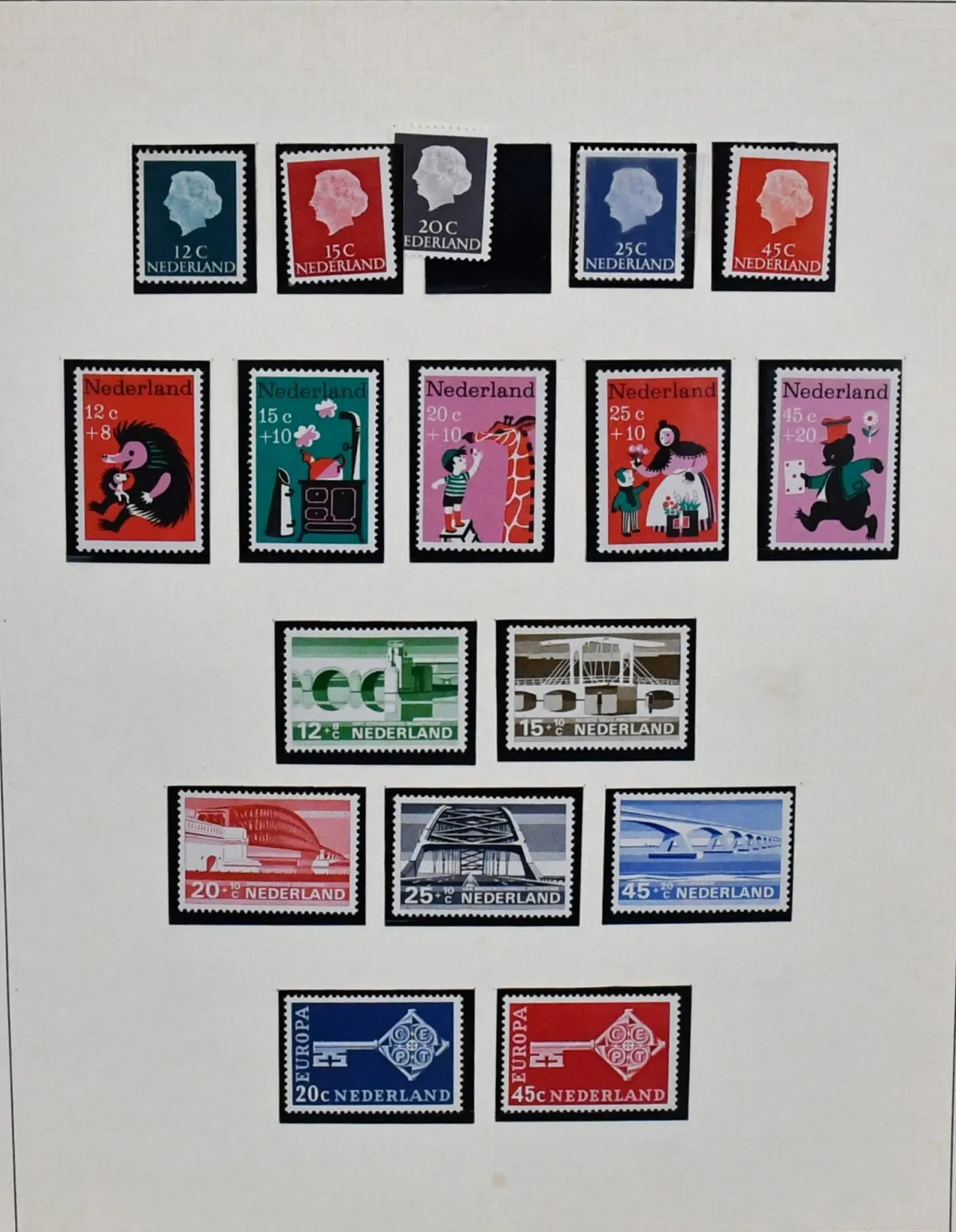 Pays-Bas, collection non oblitérée de la période 1968/1986, dans classeur Lindner