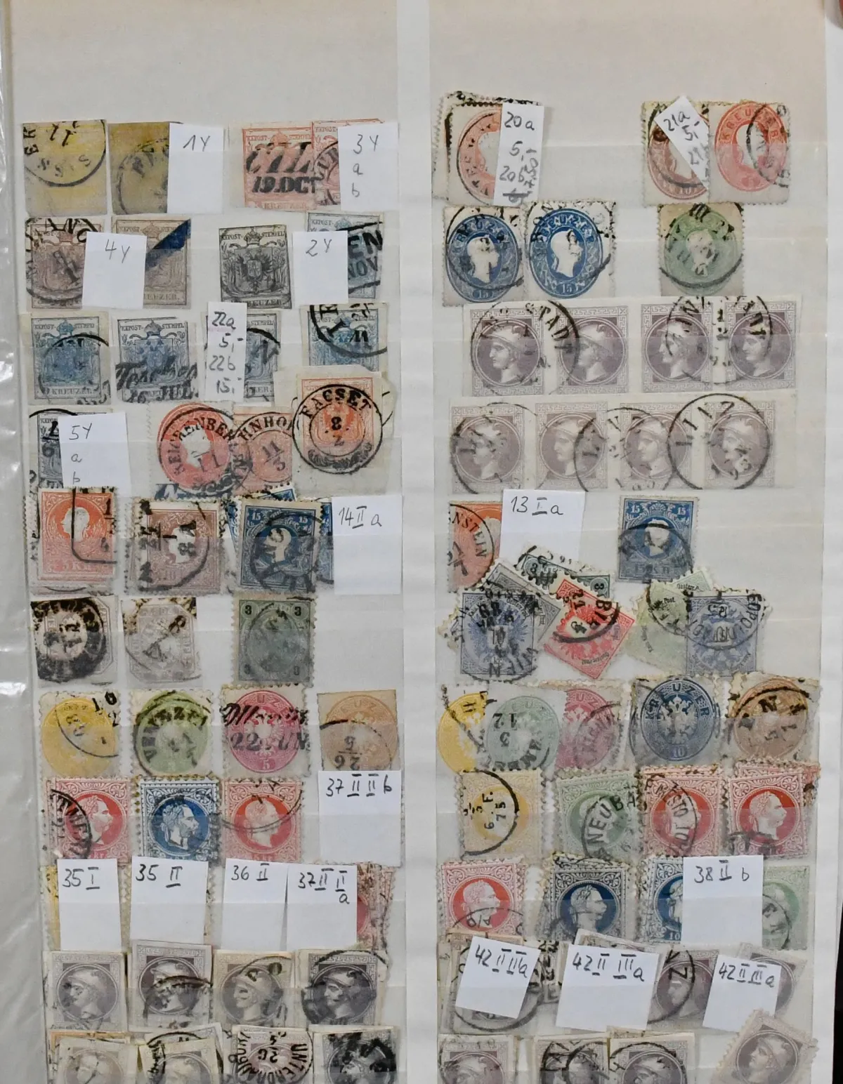 Austria, huge stock of around 15,000 values from classics to the euro era, in two full screw binders. Including 3500...