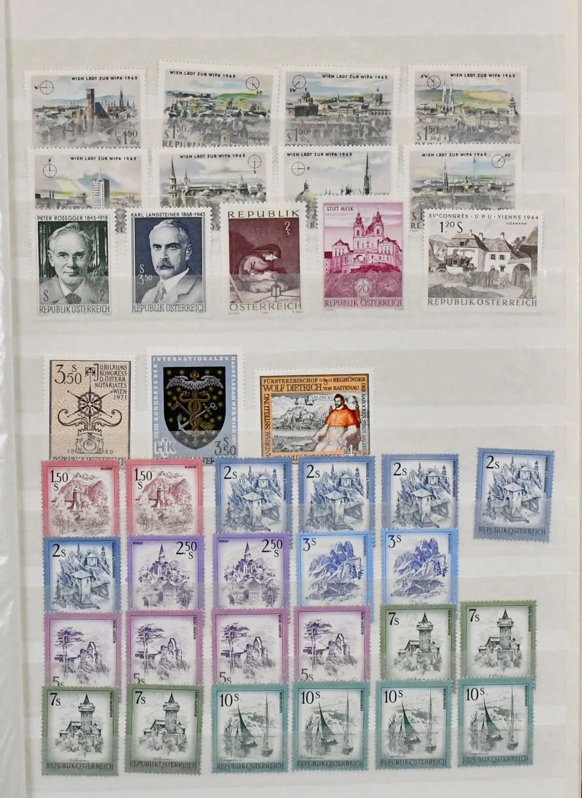 Österreich, postfrischer, sortenreicher Bestand der 1960er/80er Jahre, chronologisch in zwei Alben. Mi. etwa 3800,- bei einem ehem. Postpreis von 15.000,-…