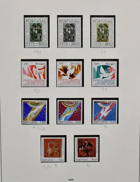 Portugal, 1975-2000, coll. complète à surcomplète postfr. en trois classeurs SAFE, en plus avec nombreux MH, blocs/KLB en double, ATM etc. Mi. 3900,-