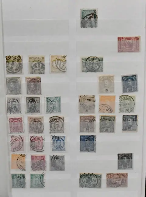 Portugal, 1876-2001, coll. dans les deux états en deux albums, bien remplie après 1945 avec nombreuses émissions postfr., dont les émissions Europa 1965-76 parfois en double, nombreux blocs etc. Également Açores et Madère