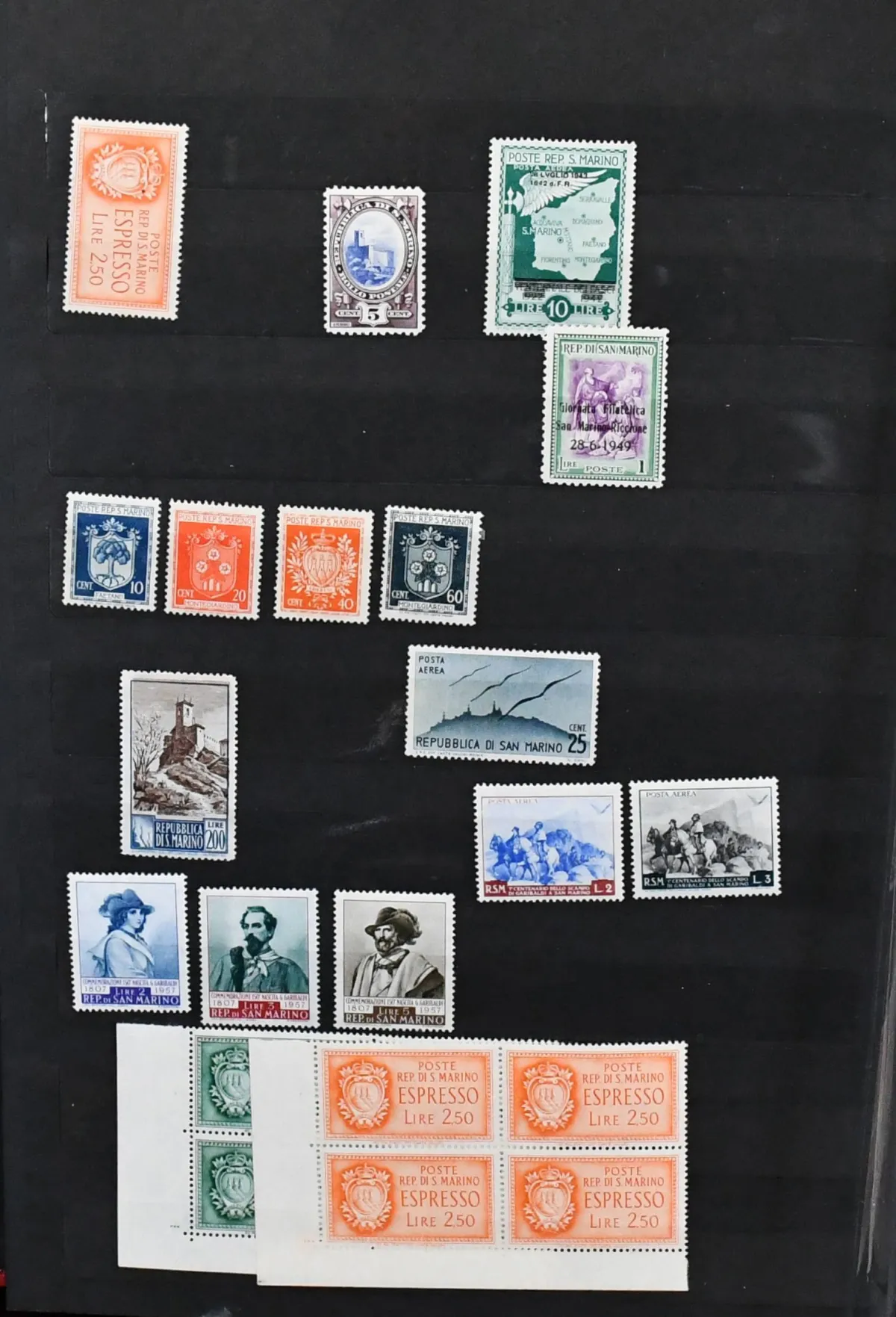 San Marino, 1894-1983, collection in both conditions in two stockbooks, well-filled from the 1950s, including mint units, sheet corners, etc.