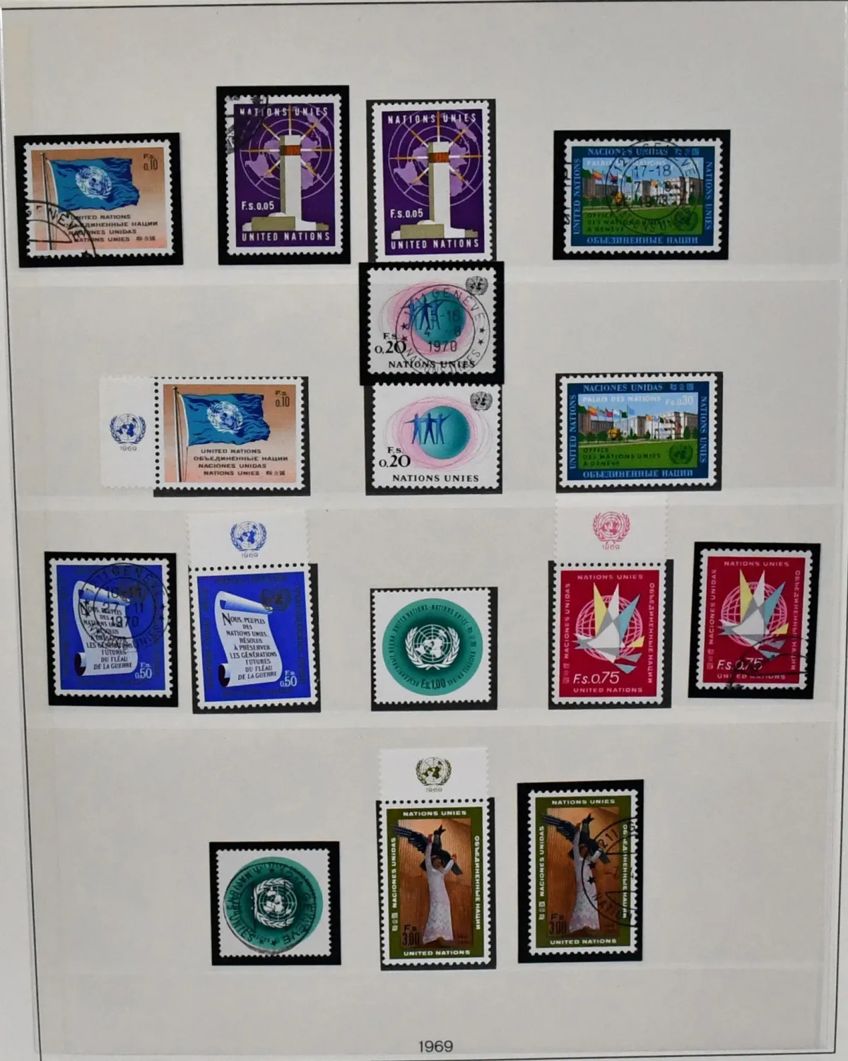 Nations Unies, coll. Genève 1969/1989 neuf et oblitéré complets, et Vienne 1979/1989 idem, dans album Lindner-T neuf