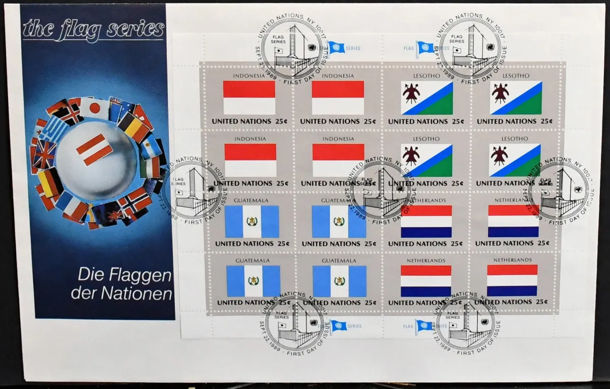Nations Unies, lot de 40 blocs-feuillets drapeaux diff., tous sur FDC décoratifs, ancien prix postal 135 USD (= 120 EUR)