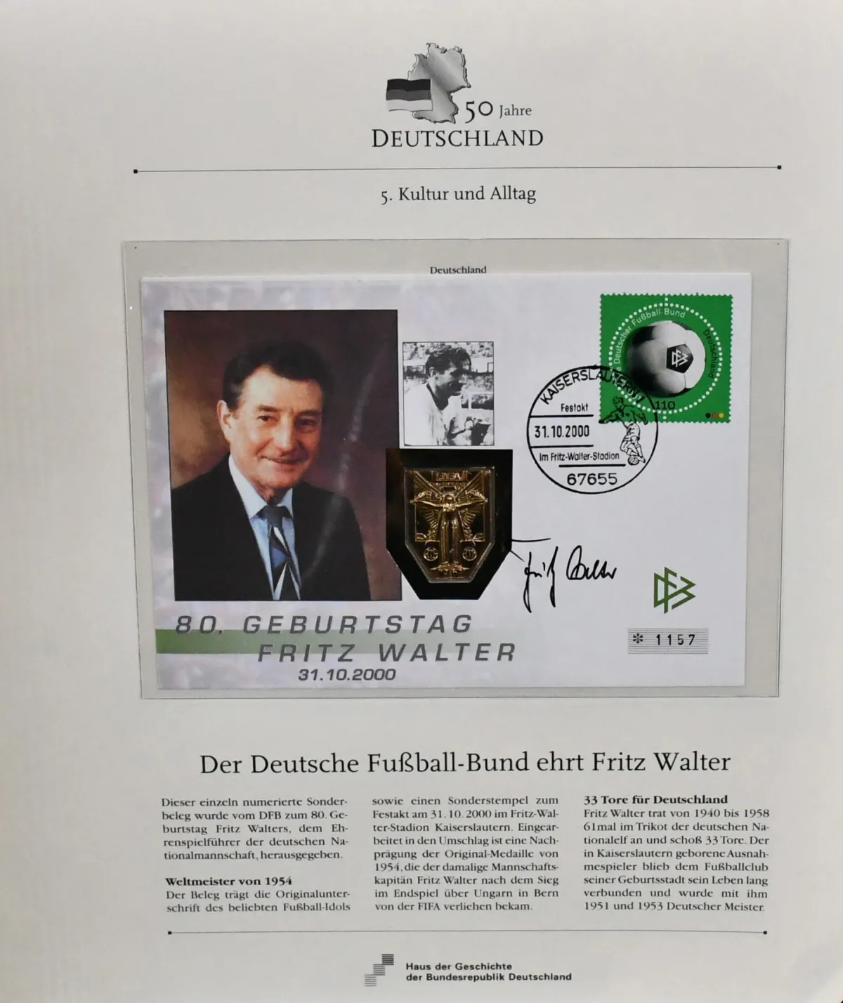 "50 Jahre Deutschland", collection intéressante éditée par le "Haus der Geschichte" à Bonn en 2002, nombreux timbres et documents à caractère historique, dont une lettre…