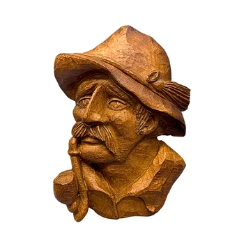 Masque mural en bois d'un chasseur avec pipe.
