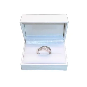 Women's ring in 925 silver with curved pavé zirconia setting.