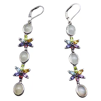 LANGE OHRHÄNGER MIT BUNTEN STEINEN UND BLUMENMOTIVEN AUS 925ER SILBER.