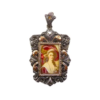 Pendentif avec portrait de dame et gravure au verso, daté 1957.