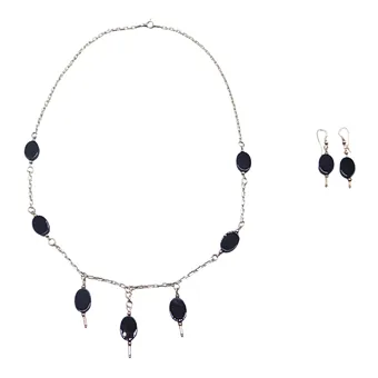 SCHMUCKSET AUS 925ER SILBER MIT SCHWARZEN OVALEN STEINEN.