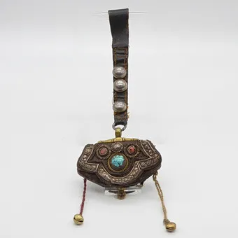 ANTIQUE PURSE FROM TIBET, LEATHER, SILVER, BRASS, CORAL AND TURQUOISE CABOCHON, EARLY 20TH CENTURY.