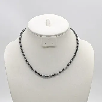 HÄMATIT PERLENCOLLIER, FEINE PERLEN UND VERGOLDETER VERSCHLUSS, VINTAGE, CA. 44CM.