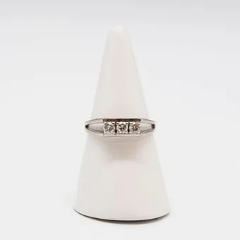 HARRY LORANGE. DESIGNER RING IN 14 KARAT WHITE GOLD WITH THREE DIAMONDS (3 X 0.10 CARAT), MAKER'S MARK "H.LO.".