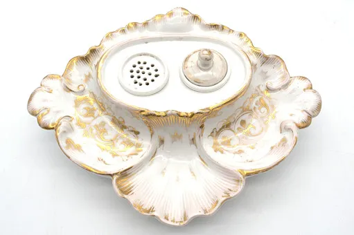ANTIQUE PORCELAIN INKWELL SET WITH GOLD DETAILS FRANCE 19TH CENTURY WITH ORIGINAL INSERTS.