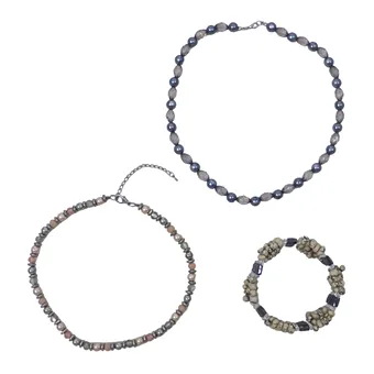 PERLENHALSKETTEN UND PERLENARMBAND IM SET.
