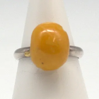 Designer ring sterling silver set with butterscotch amber, 20th century