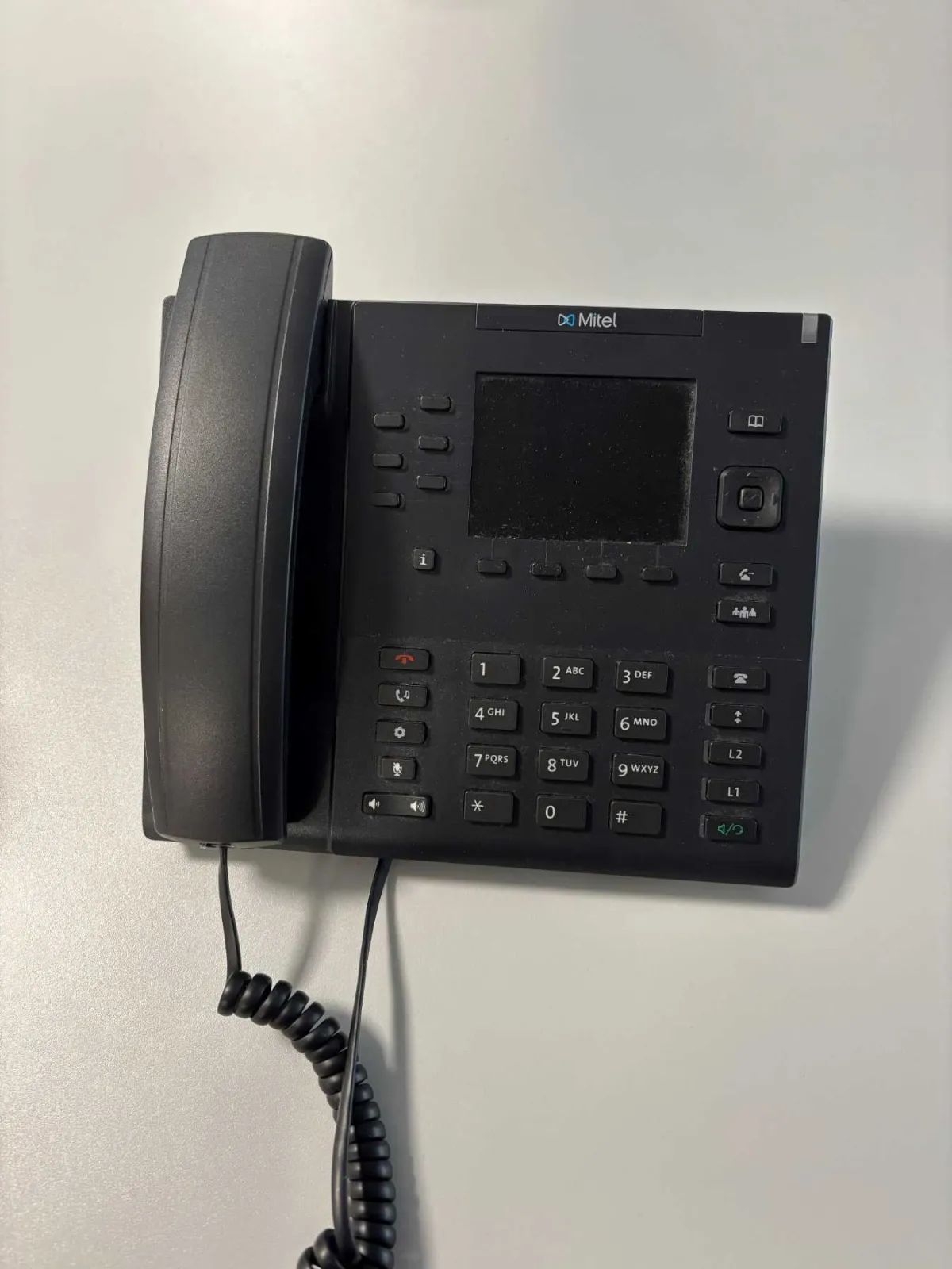 800 téléphones Mitel 6867i (lot)