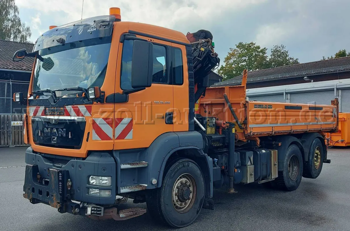 1 camion MAN TGS 26.400 6X4H-2 BL avec grue et benne 3 côtés défectueux