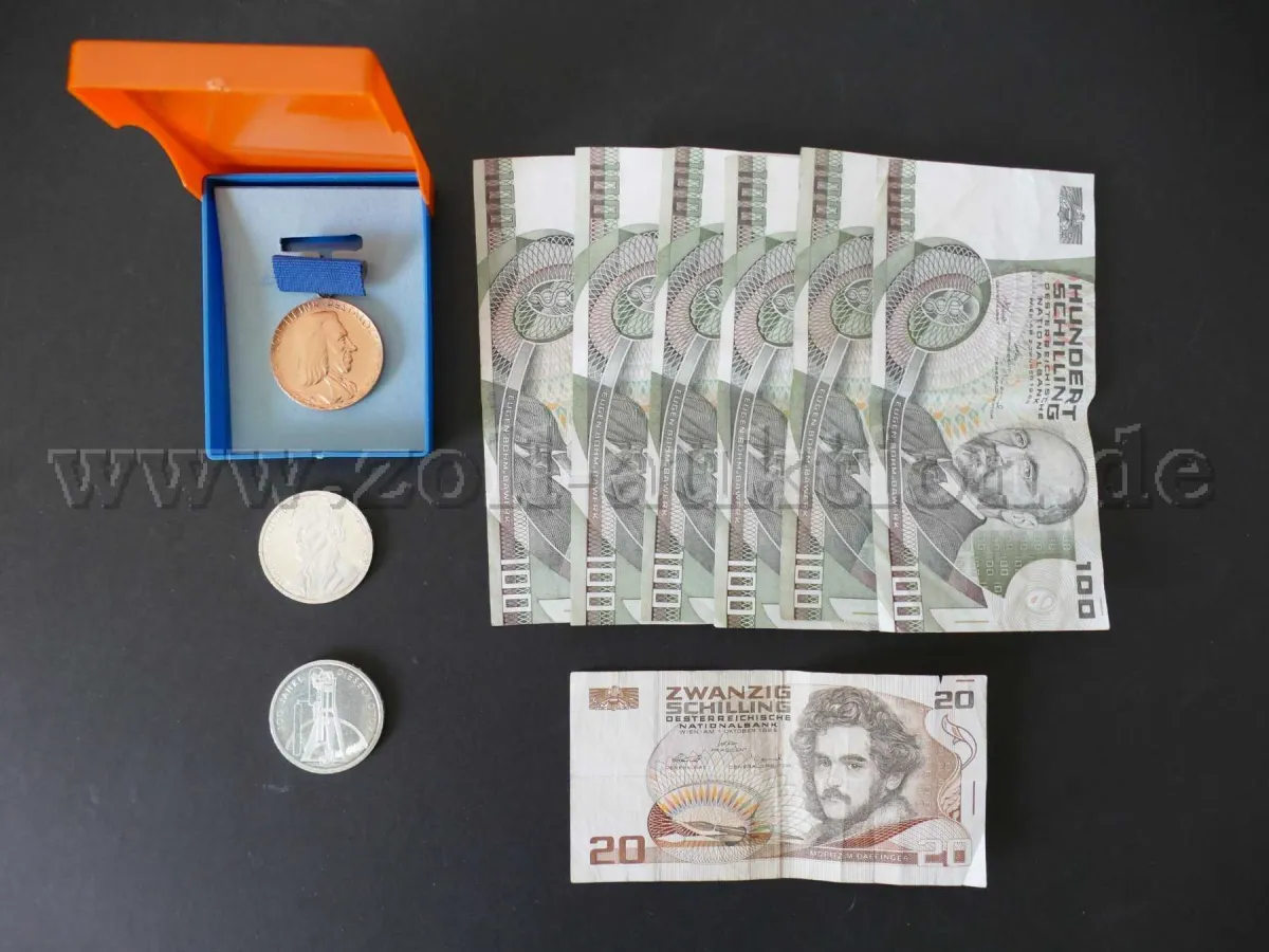 1 lot: 7 Austrian schilling notes, 2 DM commemorative coins, 1 GDR medal