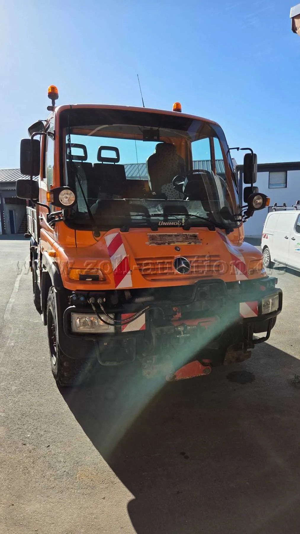 1 Mercedes-Benz UNIMOG 405/10