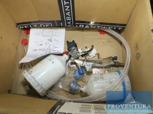 Paint spray gun with cup