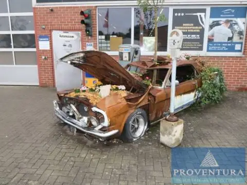 Ford Mustang comme jardinière