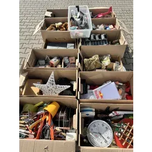 12 коробок барахла