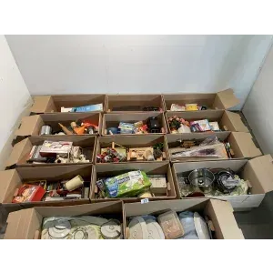 14 caisses de bric-à-brac