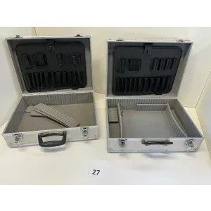 2 coffrets à outils en aluminium