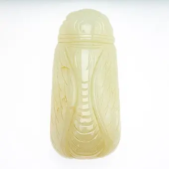 Snuff bottle in the shape of a cicada, jade, China, late Qing dynasty.