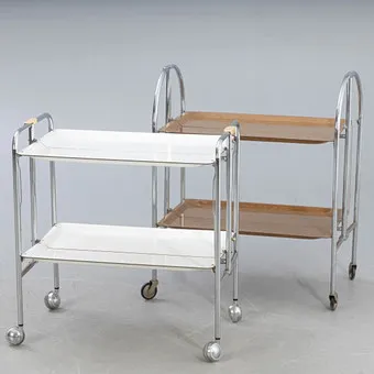 Zwei klappbare Servierwagen, 1970er Jahre (2).