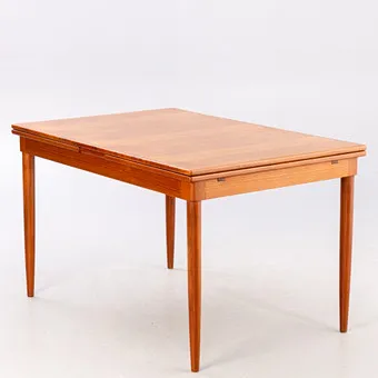 NIELS O. MØLLER. Extendable teak dining table, J. L. Møllers Møbelfabrik A/S, Denmark, 1960s.
