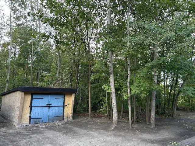 Plot in built-up area with leased garage in a quiet residential location in the Lusatian Lake District