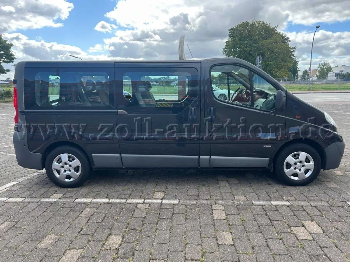 1 Opel Vivaro A panel van (96,300 km)