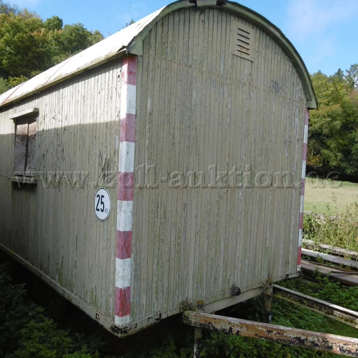 1 construction trailer for parts (manufacturer unknown)