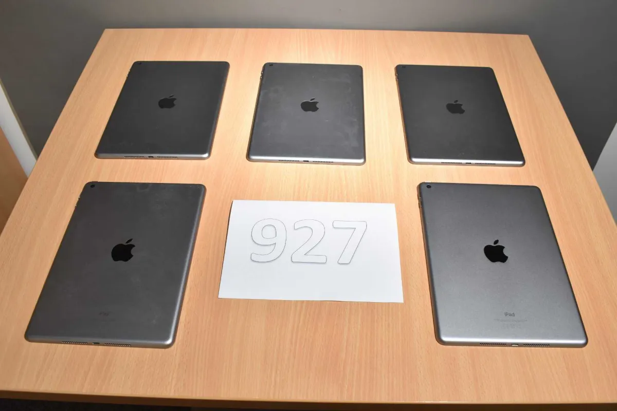 5 Apple iPad 6. Generation A1893 32 GB 9,7" (24,63cm)