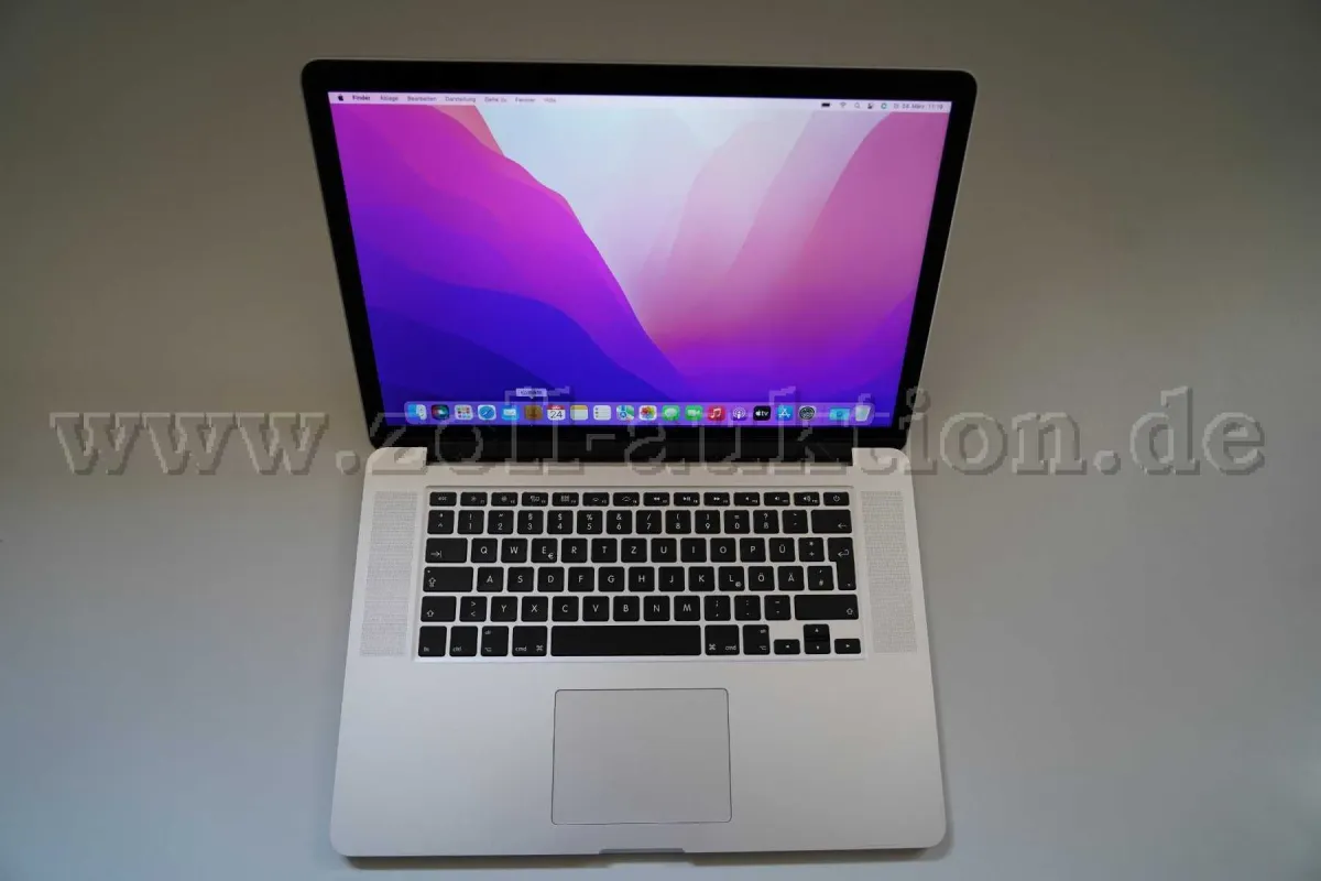 1 Apple MacBook Pro 15" / 39.11 cm diagonal notebook