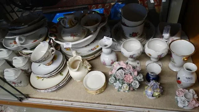 1 lot różnych elementów porcelanowych
