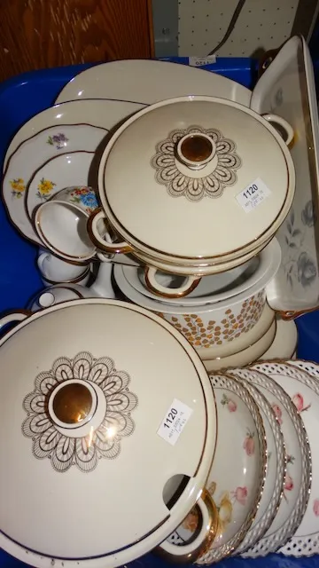 1 partia różnych elementów porcelanowych