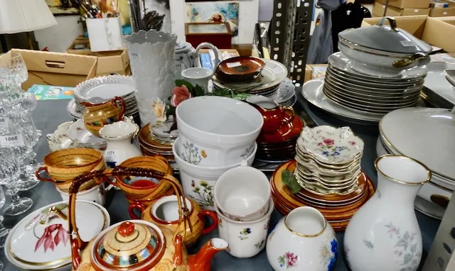 1 zestaw elementów porcelanowych